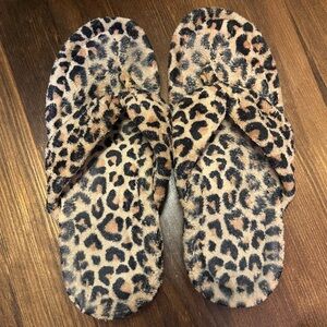 Vionic Indulge Gracie Toe Post Fuzzy Cozy Terry Thong Slipper: Natural Leopard